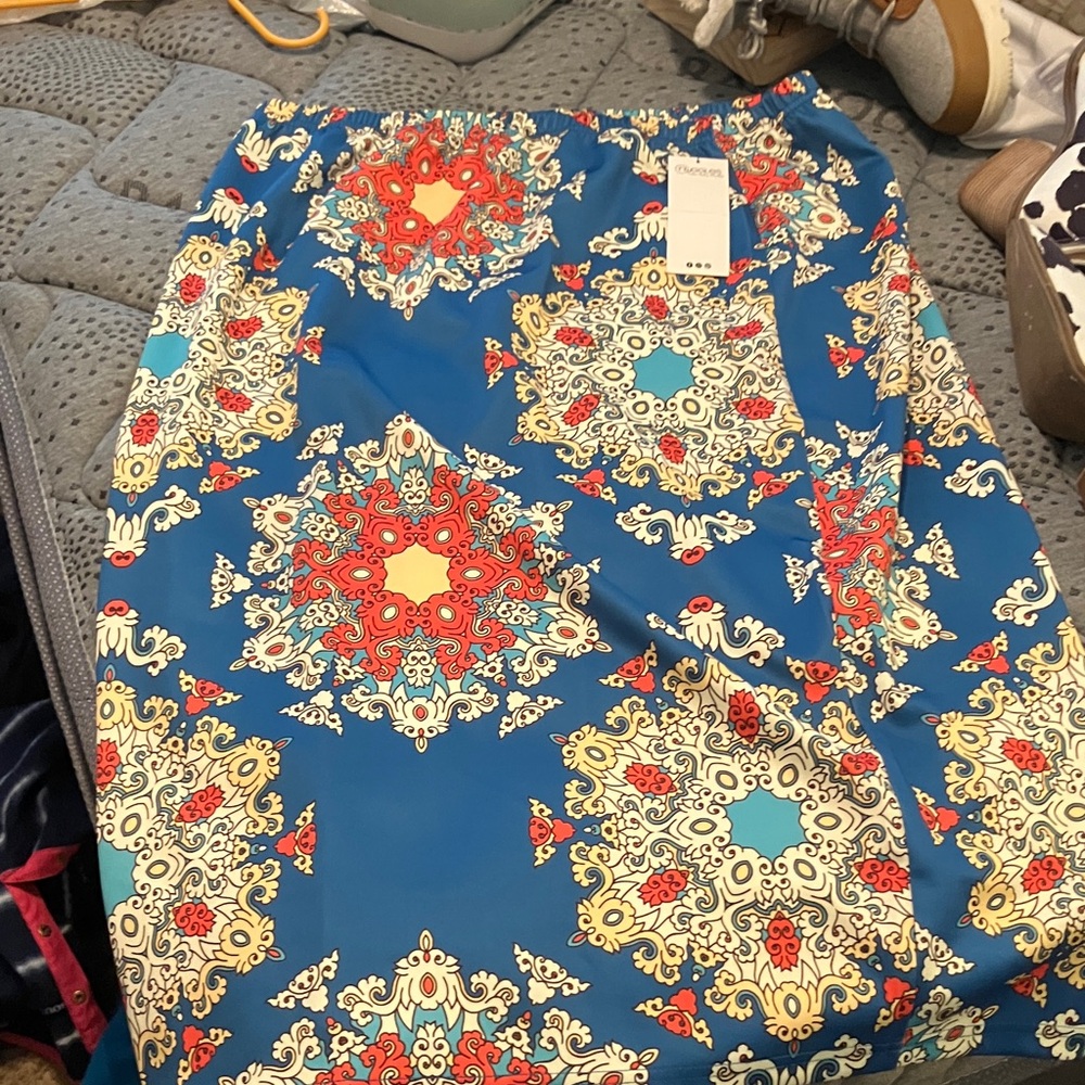 Brand new 2x nuggle skirt